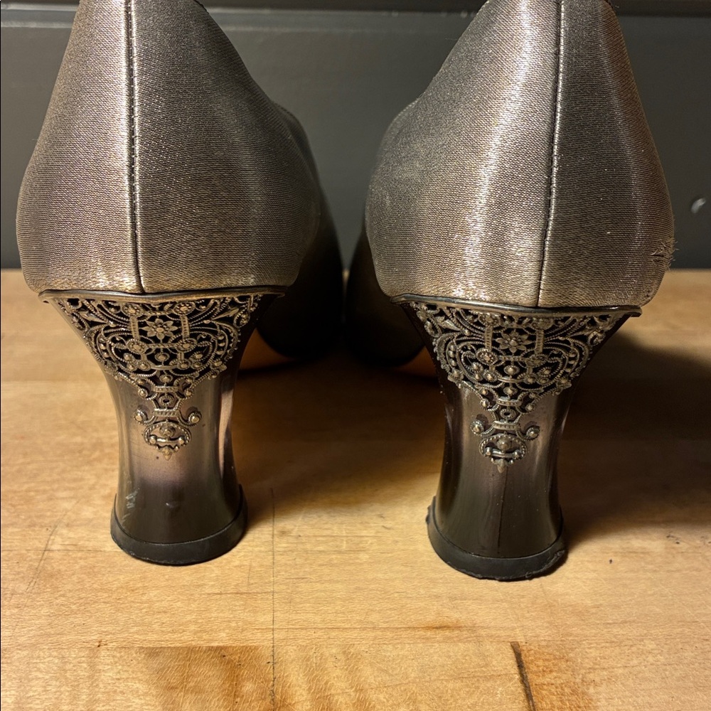 Salvatore Ferragamo Vintage Ornate Metallic Heels Shoes!